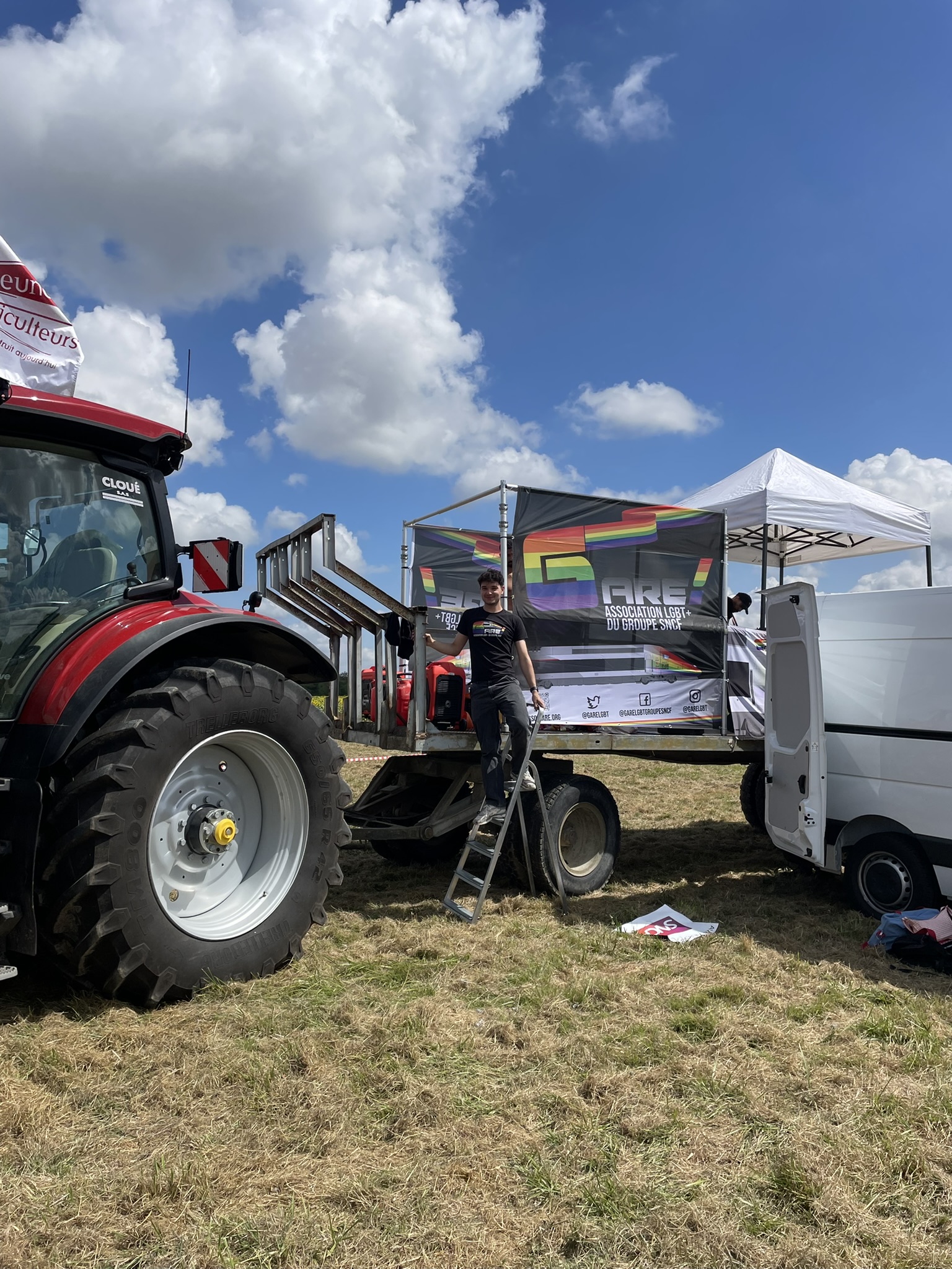 Asso Gare à la Marche des Fiertés
